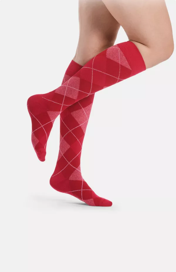 SIGVARIS Reisestrumpf – Kniestrumpf mit Argyle-Muster in Rot